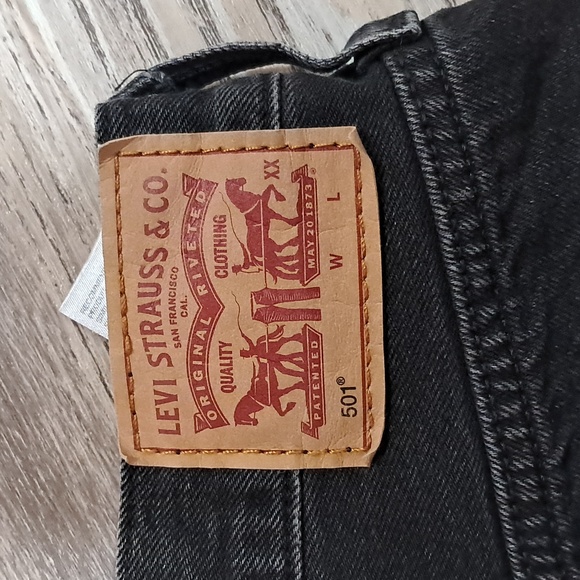 Womens Levi 501 Cutoff Black Denim High Waisted Shorts, Size 30 - Picture 5 of 5